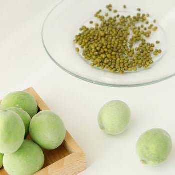 Green Plum Refreshing Cleanser